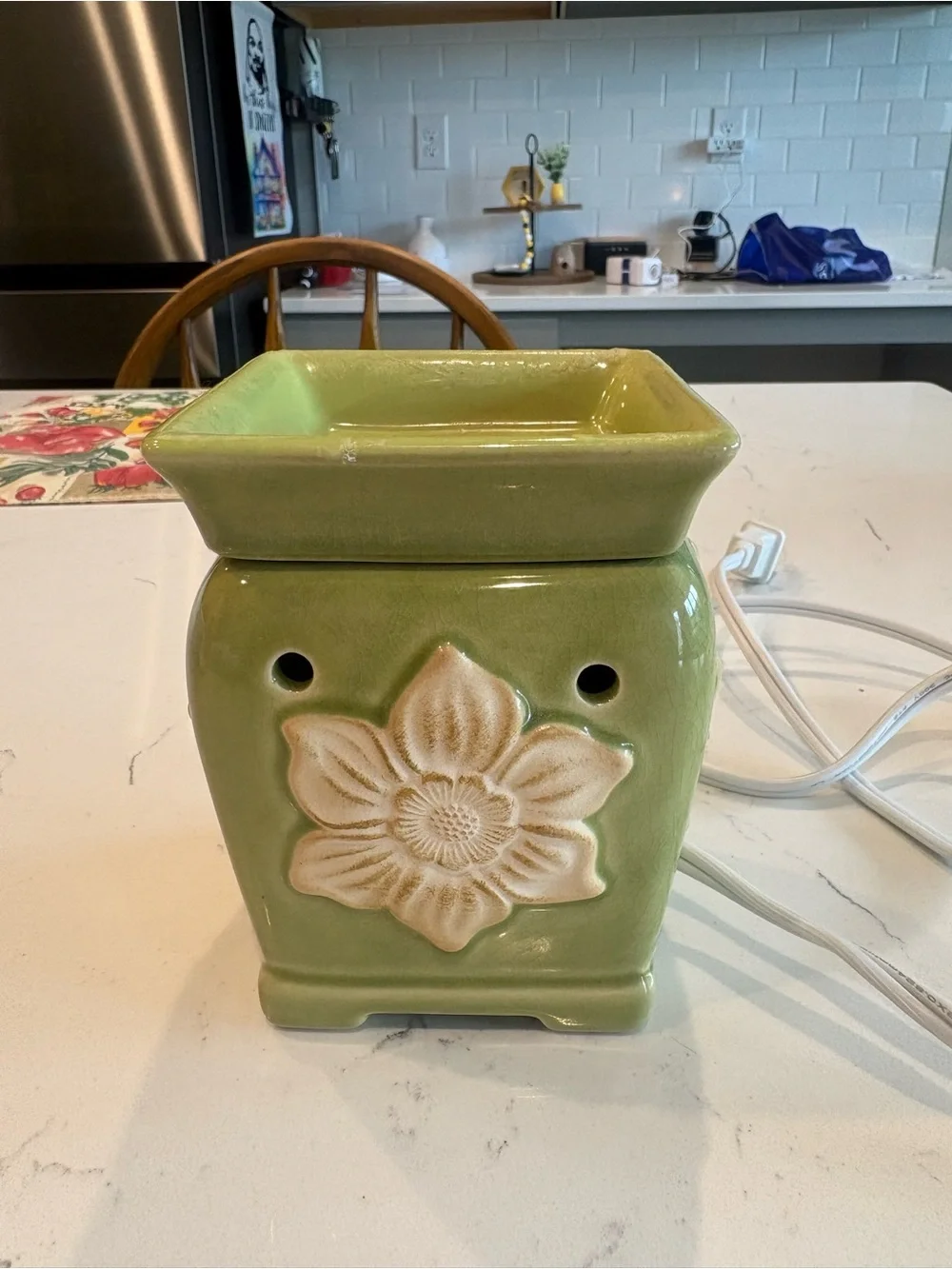 Scentsy Green Ceramic Floral Wax Warmer with Cream Flower Accent